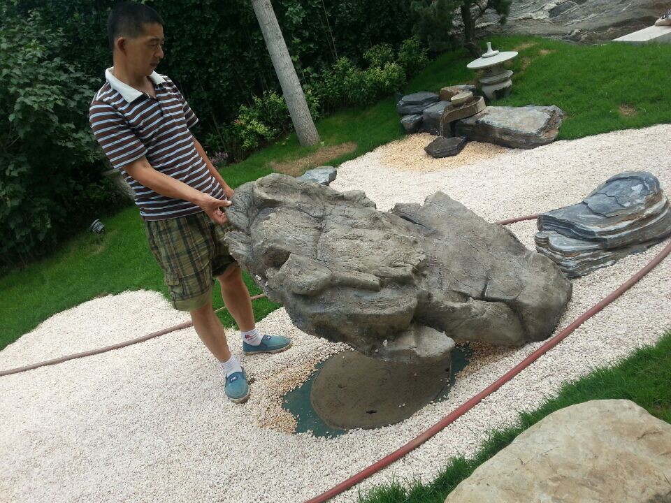專業(yè)設(shè)計仿石井蓋、仿真假山制作園林景觀
