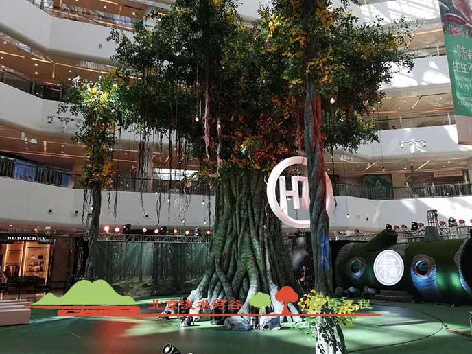 九米仿真榕樹，代表現(xiàn)在高制作水準的超大型仿真榕樹