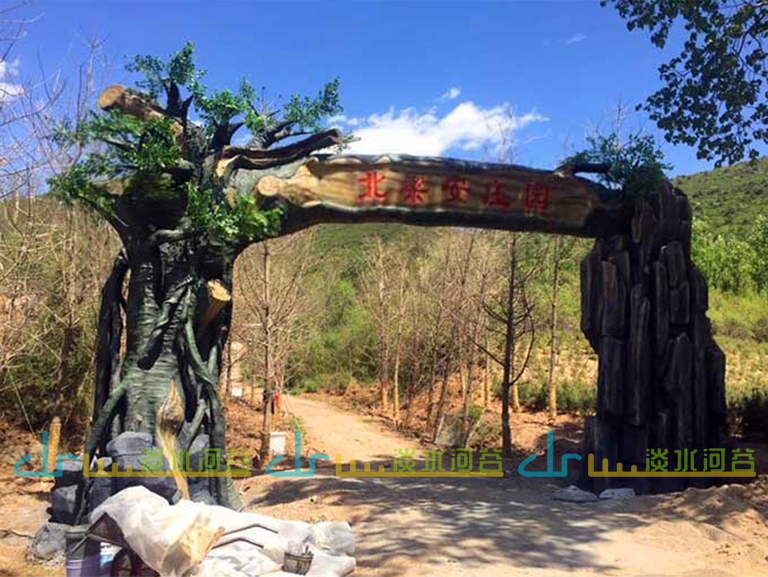 行業(yè)專家北京圣園工程告訴你景區(qū)做顯眼的仿真樹(shù)大門有多重要