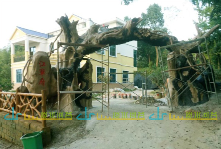 仿真樹(shù)廠家北京圣園工程告訴你水泥仿真樹(shù)大門的施工細(xì)則
