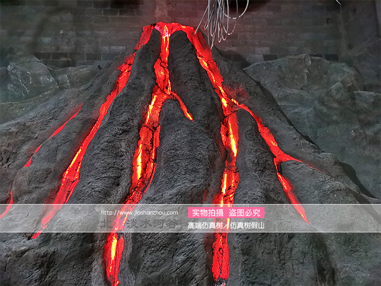 北京圣園工程烏海甘德爾山成吉思汗紀(jì)念館仿真火山施工完畢