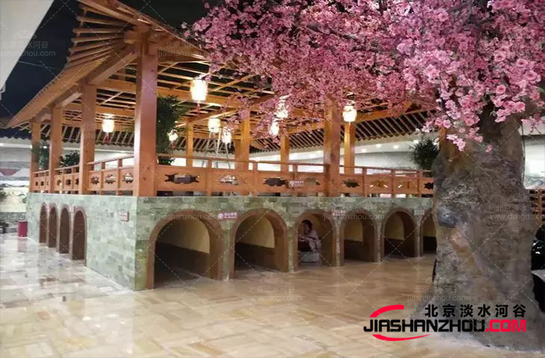 使用仿真樹(shù)來(lái)刷新四川青城道溫泉的室內(nèi)外空間干的漂亮