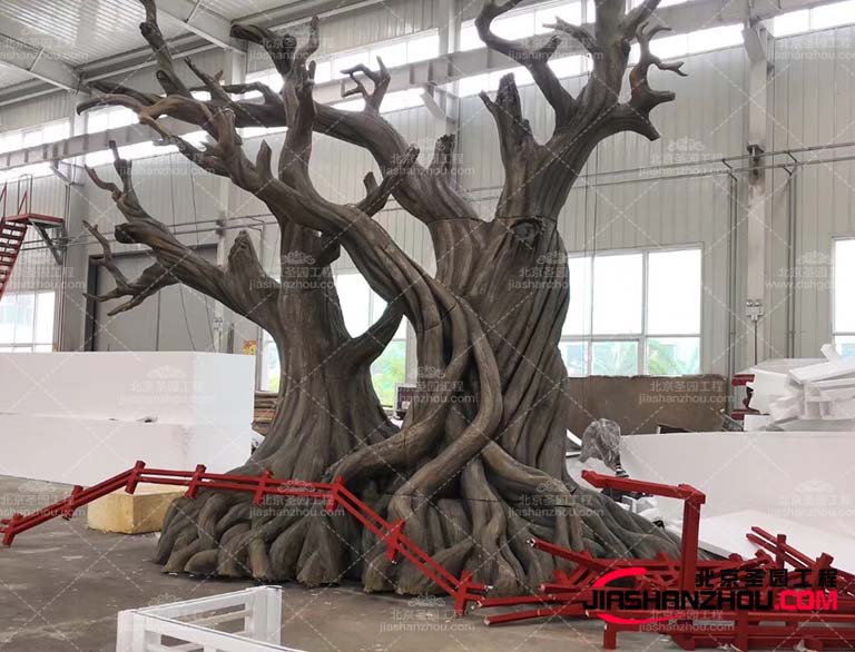 仿真樹(shù)的設(shè)計(jì)可以使用餐環(huán)境更加溫馨和舒適讓人感覺(jué)置身于大自然中